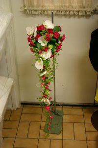 Kuva 1. Hinta 70,00 - 250,00 € riippuen kukkamäärästä ja kukkien saatavuudesta